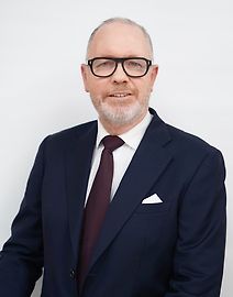 Dr Stephen Mills - Plastic Surgeon